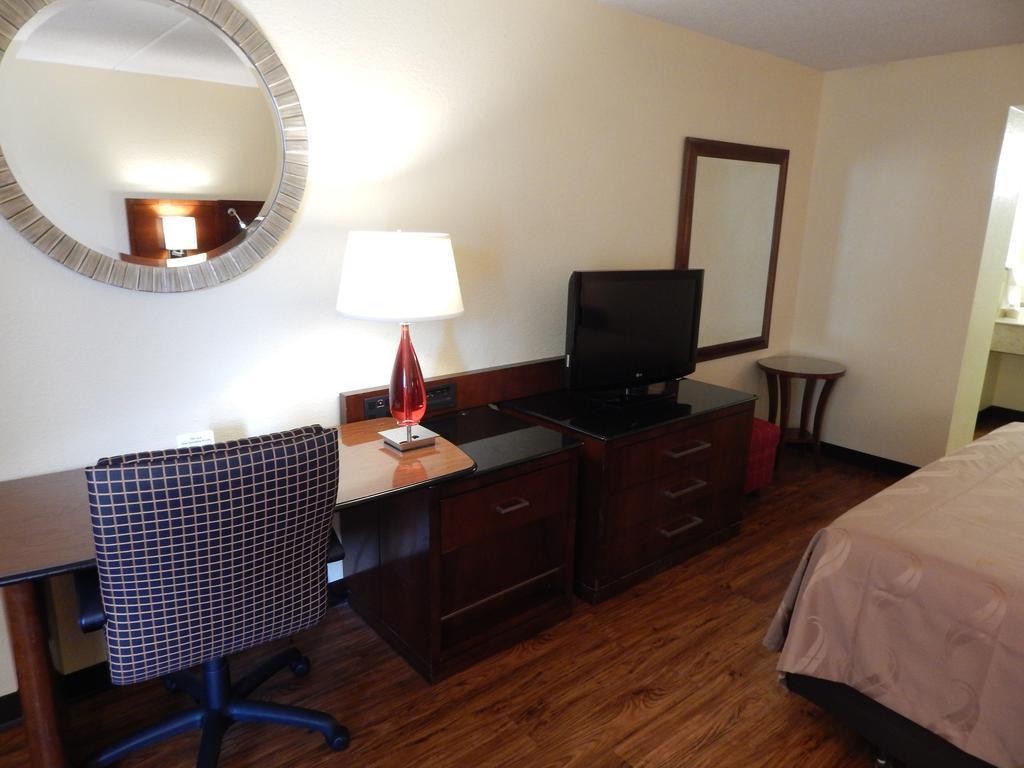 Econo Lodge Naval Station Норфолк Экстерьер фото