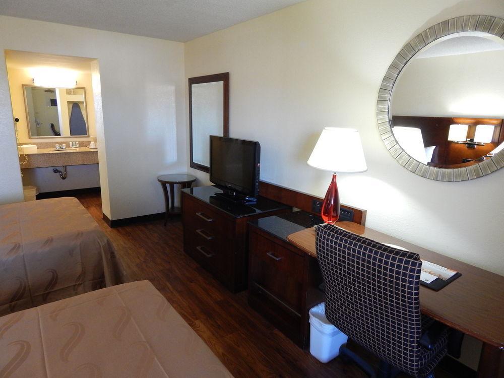 Econo Lodge Naval Station Норфолк Экстерьер фото