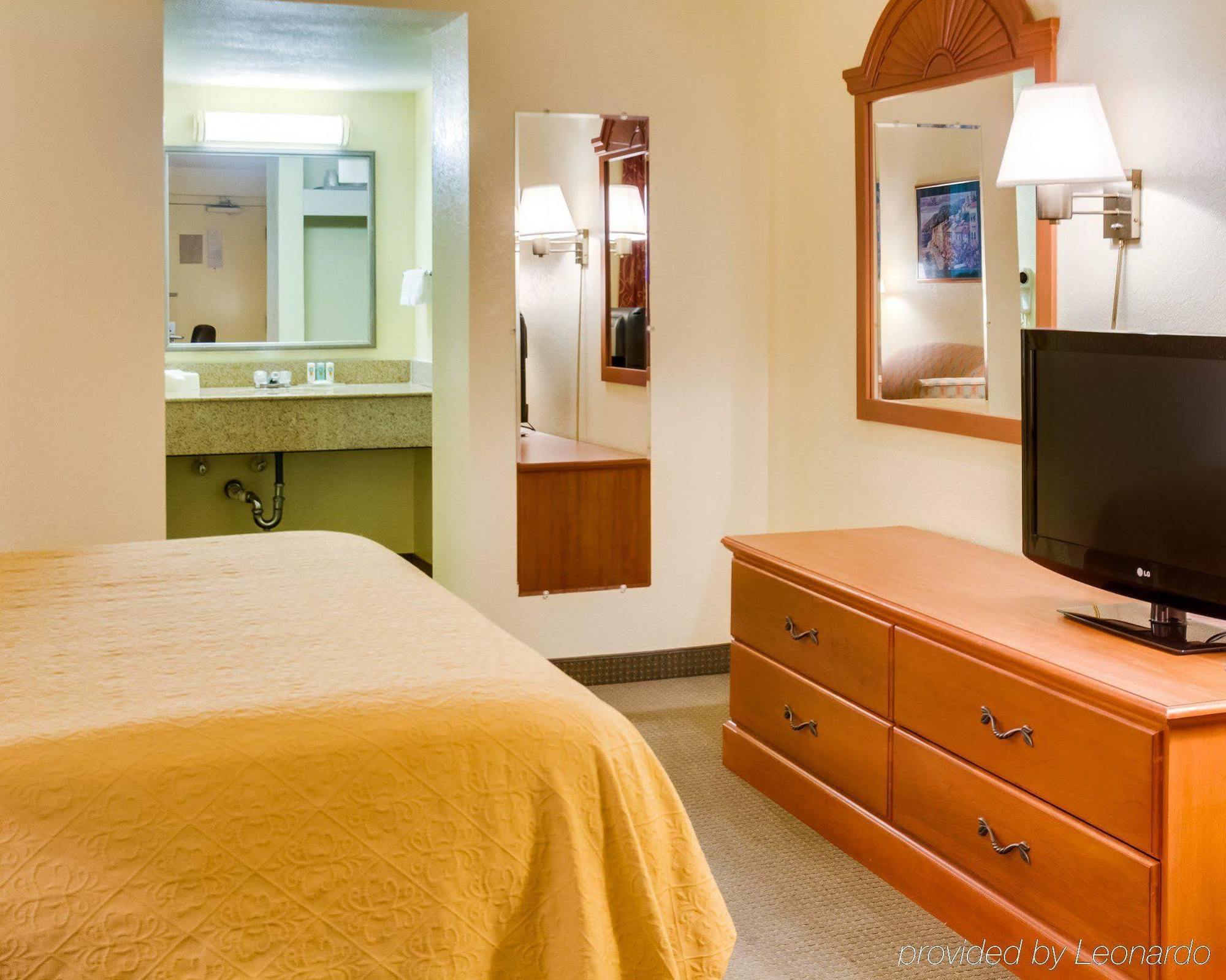 Econo Lodge Naval Station Норфолк Экстерьер фото